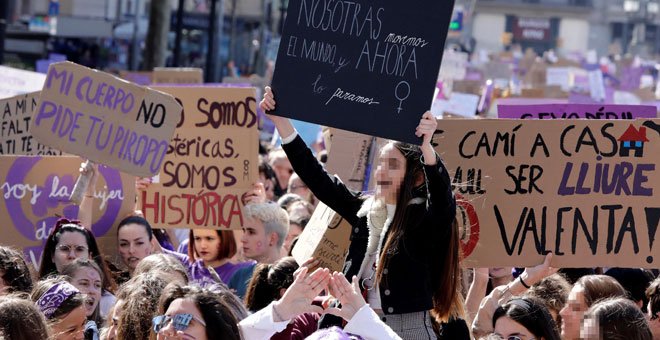 El feminismo golpea fuerte: rotundo éxito de las mujeres en las manifestaciones del 8M