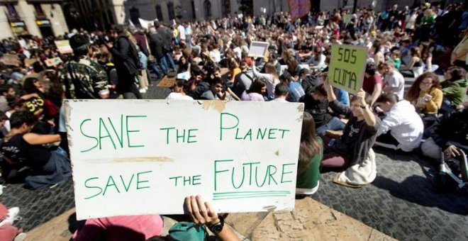Els estudiants surten al carrer per demanar mesures contra el canvi climàtic