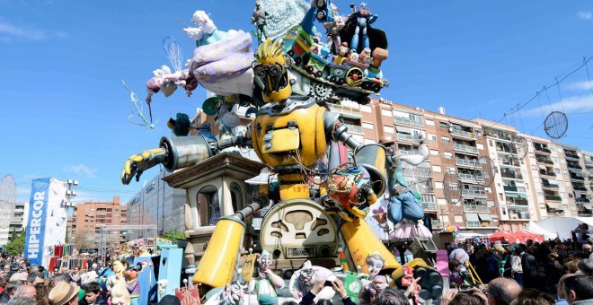 València rebosa ironía, color y arte en las Fallas antes de la cremà