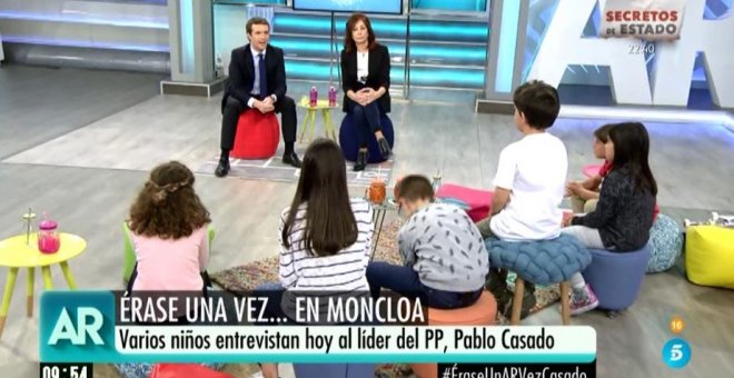 Casado dice, ante un grupo de niños, que Torra la está "liando parda" y que Puigdemont "tiene que ir a la Policía"