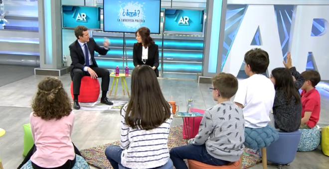 Casado justifica la caza ante los niños: "Es para que los animalitos no se pongan enfermos"