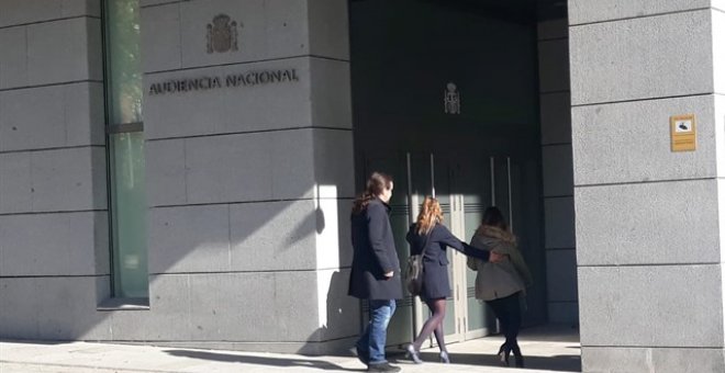 El juez prorroga el secreto en la investigación del robo del móvil de una asesora de Pablo Iglesias hasta después del 10-N