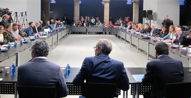 Tots els partits del Parlament firmen un acord contra "el racisme i la xenofòbia"