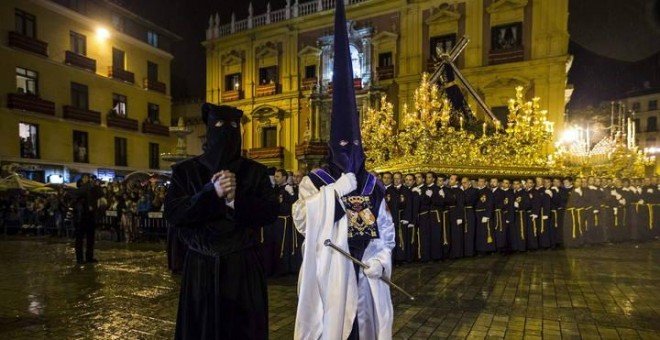 Sánchez aparca el laicismo y mantiene los indultos de Semana Santa