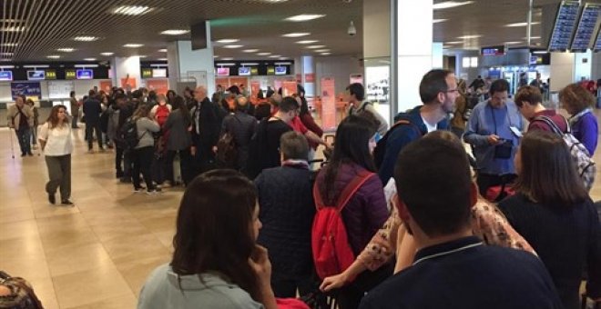 Más colas en los controles de seguridad de Barajas por la huelga