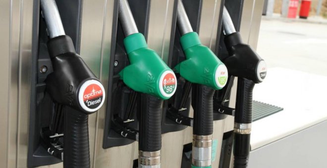 El precio de los carburantes repunta hasta un 1,7% y toca máximos anuales en plena Semana Santa