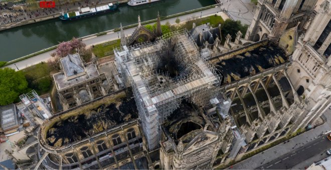 Notre Dame será protegida con una gran lona a modo de paraguas para evitar nuevos daños