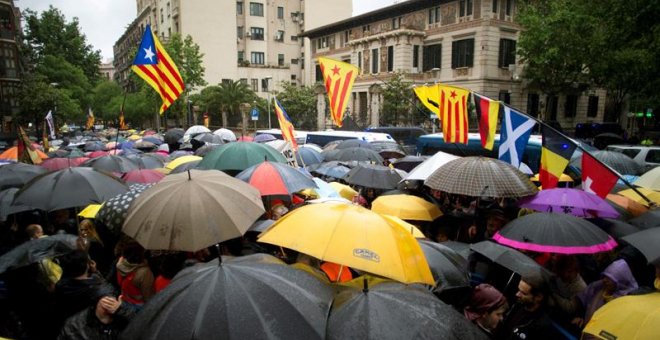 Centenars de persones protesten per l'exclusió de Puigdemont de les eleccions europees