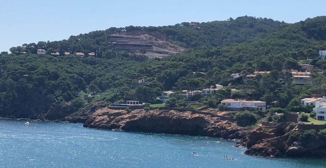 La contaminació, l'especulació immobiliària o la turistificació, amenaces de la costa catalana
