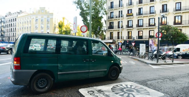 El nuevo plan antipolución de Almeida levanta la veda a los vehículos contaminantes con etiqueta 'C'