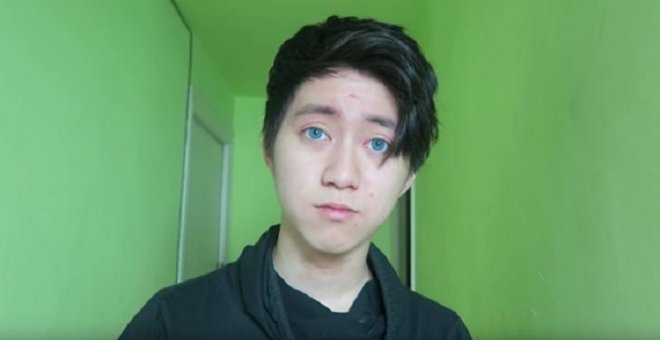 El youtuber que dio galletas con pasta de dientes a un mendigo declara que fue "en plan de coña"