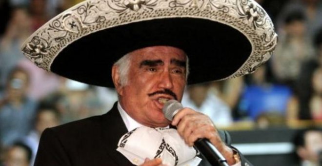 El cantante mexicano Vicente Fernández rechaza un trasplante por temor a que el donante fuera "homosexual"