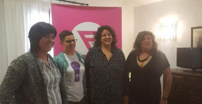 Un fallo da la razón a una madre lesbiana de Mérida a quien se le denegó la deducción por maternidad