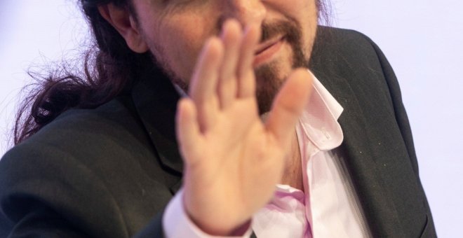 Iglesias defiende ante los empresarios una coalición con PSOE y que "la cuestión de los ministerios es lo de menos"