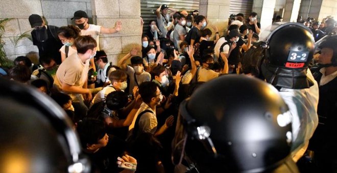 Decenas de miles de hongkoneses protestan contra la ley de extradición de China