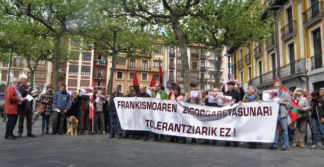 Tres ayuntamientos vascos se querellan por crímenes del franquismo y de la transición