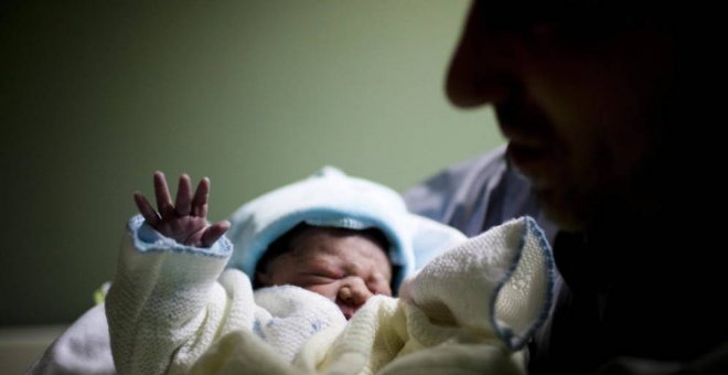 El número de nacimientos en España cae un 40% en la última década