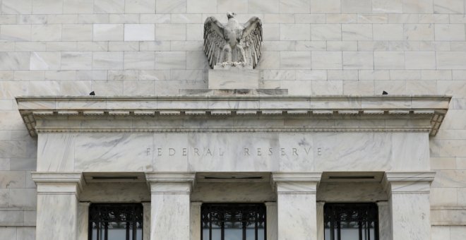 La Fed no toca los tipos de interés en EEUU, aunque "vigilará de cerca" la economía