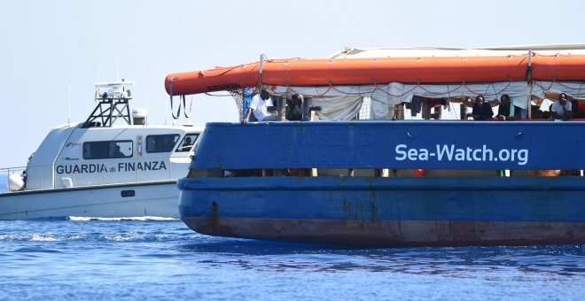 El Sea Watch rompe la prohibición de Salvini y entra en aguas italianas con 42 migrantes a bordo por motivos "de emergencia"