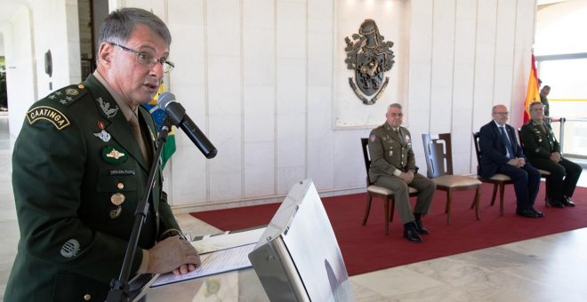 El Gobierno condecora al jefe del Ejército de Bolsonaro que justificó la dictadura brasileña
