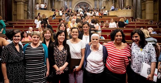 El Parlament aprova una declaració per una "agenda feminista" en un ple només conformat per dones