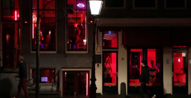 La alcaldesa de Ámsterdam propone cerrar el Barrio Rojo por acoso a las prostitutas