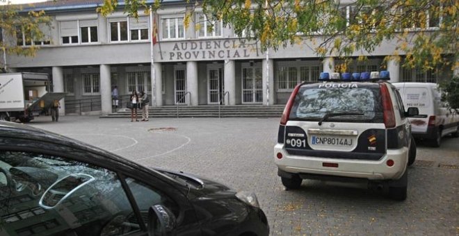 Tres menores agreden en un municipio de A Coruña a dos chicas que se estaban besando