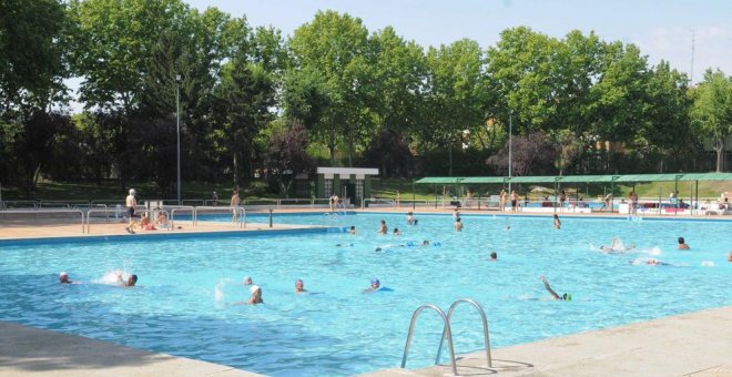 Las piscinas de Barcelona han de permitir el toples porque vetarlo sería "discriminar"