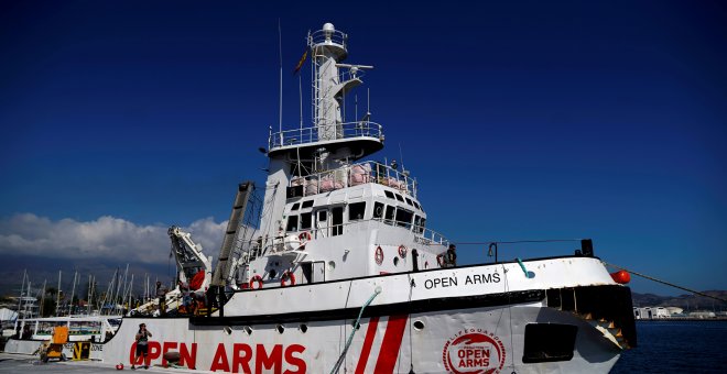 Més de 400 persones rescatades del mar esperen un port segur per poder desembarcar