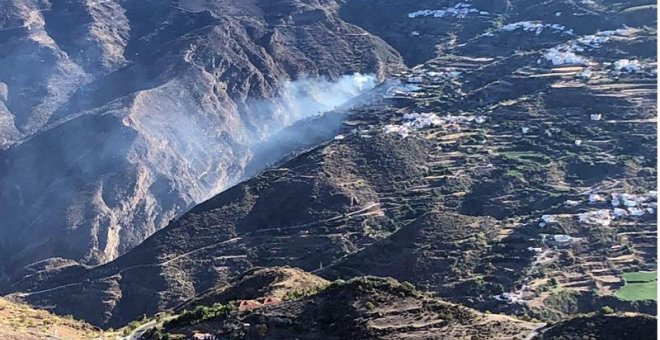 Las rachas de viento no permiten dar por controlado el incendio de Gran Canaria