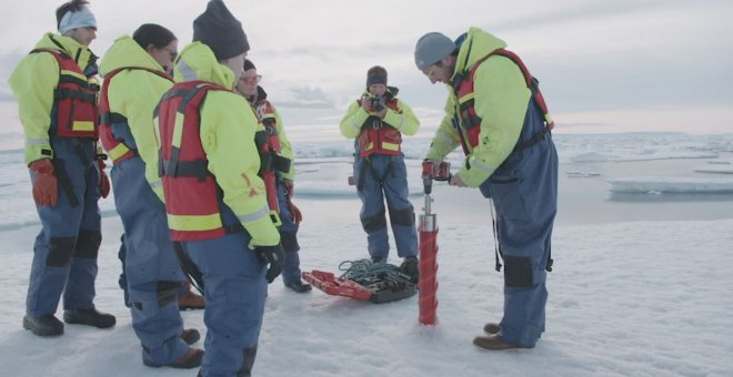 Científicos detectan microplásticos en la nieve del Ártico