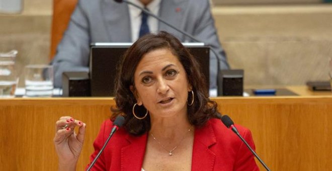 La presidenta de La Rioja destituye al consejero al que se señala por mover una sicav