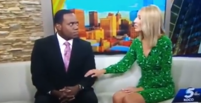 Una presentadora de televisión compara a su compañero afroamericano con un gorila