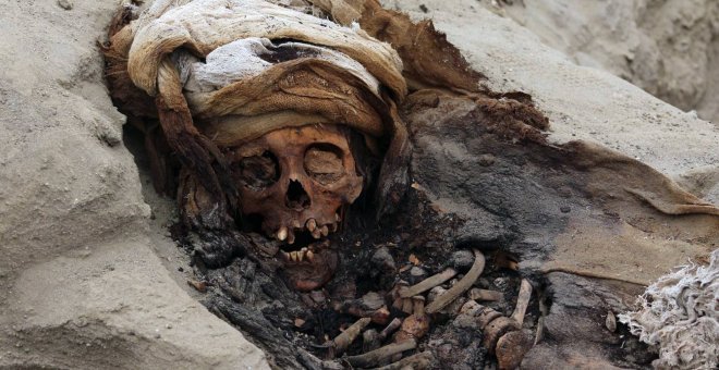 Hallan los restos del mayor ritual religioso de niños en Perú