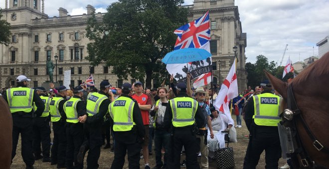 Tensión en las calles de Londres al coincidir detractores de Boris Johnson y cerca de 200 'hoolingans' partidarios del brexit