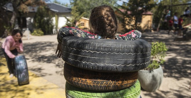 "Les privamos de libertad en favor de su seguridad": los traumas que arrastrarán los niños que nunca van solos por la calle