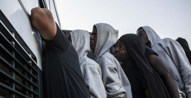 Trasladan hasta Motril a 60 migrantes rescatados en el mar de Alborán