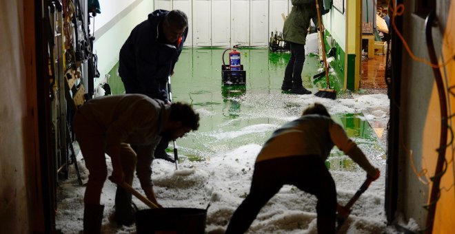 Una tromba de 20 litros en veinte minutos anega calles y túneles en Valladolid