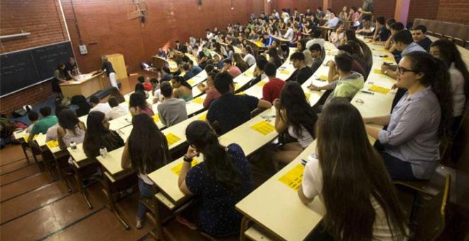 La UA suspende dos años de empleo y sueldo al profesor que puso 223 ceros