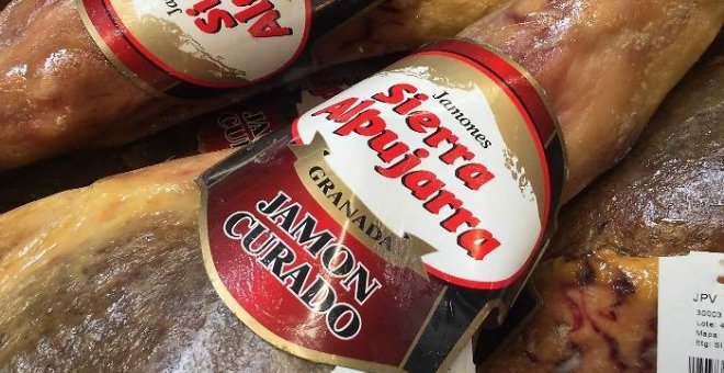 Facua denuncia a la distribuidora Comapa por "vender jamones polacos como si fueran de Trevélez"