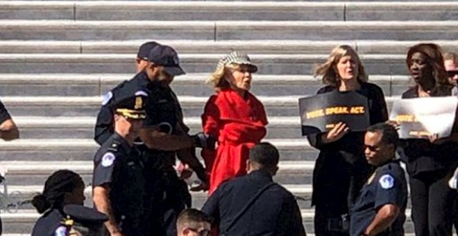 Detenidas 16 personas, entre ellas Jane Fonda, en una protesta contra el cambio climático