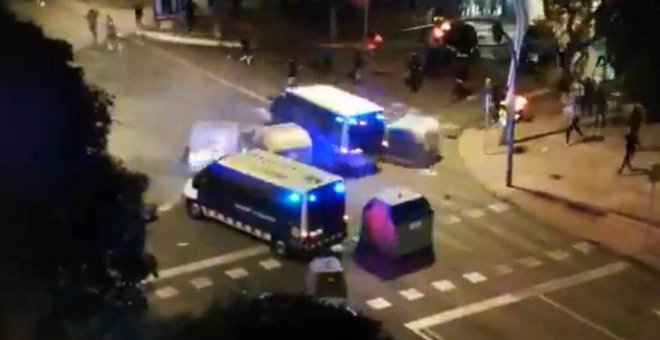 Un furgón de los Mossos atropella a un menor en Tarragona durante las protestas