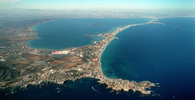 Vox propone abrir los canales que conectan el Mar Menor con el Mediterráneo y el ecologismo reacciona: "Es una barbaridad"