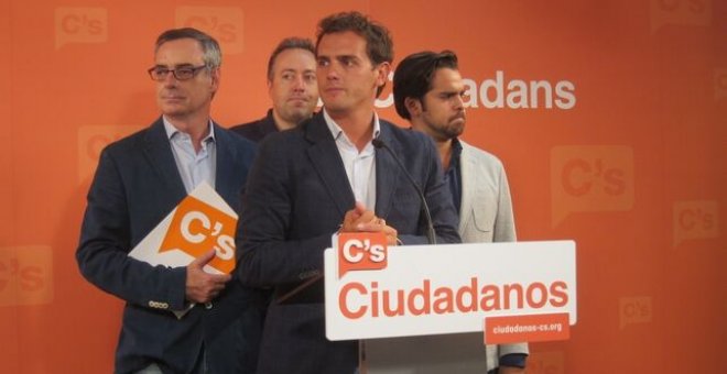 Cs, de partido bisagra a disputar la derecha al PP: los giros, pactos y dimisiones desde 2006