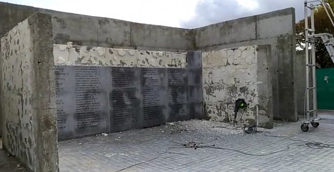 Llevan a los tribunales la retirada de las placas de víctimas del franquismo en el cementerio de La Almudena