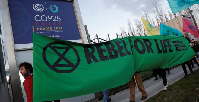 Extinction Rebellion corta por unos minutos una de las entradas a la Cumbre del Clima