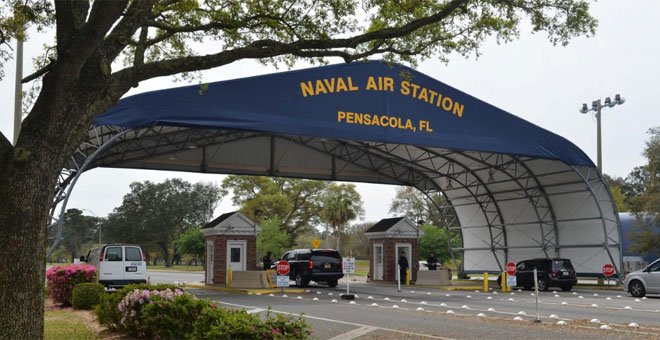Cuatro muertos y varios heridos durante un tiroteo en una base naval de Florida
