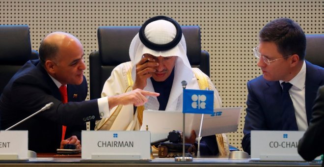 La OPEP y sus aliados pactan nueva rebaja de la producción de petroleo para evitar una caída de precios