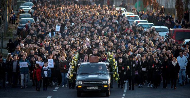 Verín acoge un entierro simbólico para protestar contra el cierre de su paritorio