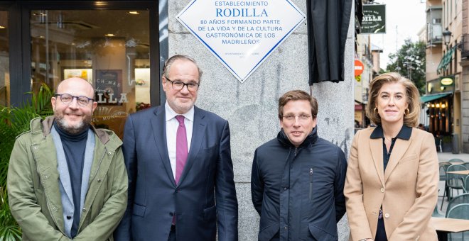 Rodilla celebra su 80 cumpleaños con una placa conmemorativa en su tienda de Callao